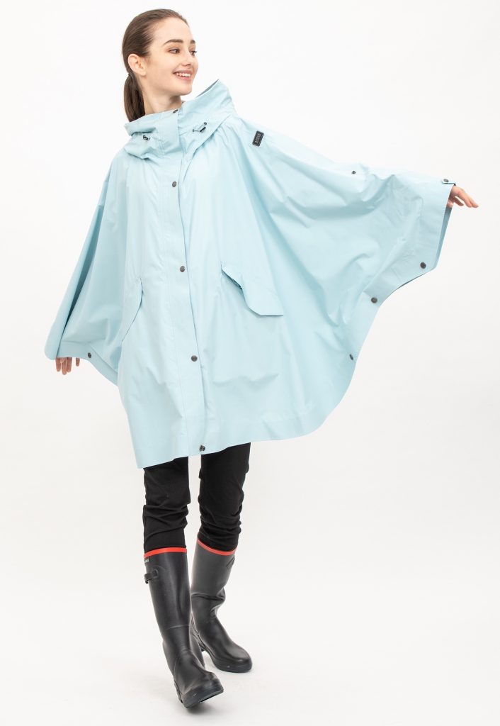 雨の日の乗馬レッスンに☆防水レインコート特集 | Equestrian Fashion